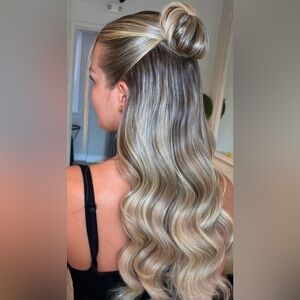 Blonde clip in Extensions 💗💗💗